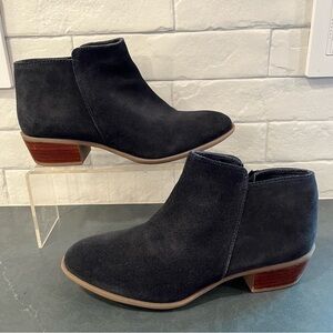 Diba sz 7.5 navy suede almond toe ankle booties